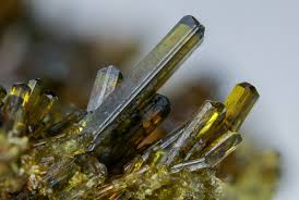 Apidot Gemstone – Meaning, Benefits, Properties & Healing Uses