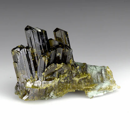 Apidot Gemstone – Meaning, Benefits, Properties & Healing Uses